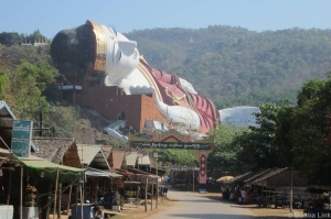 World's largest reclining Buddha