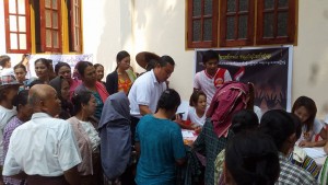 Local residents sign to oppose coal-fired power (Photo: Facebook Sandar Non)